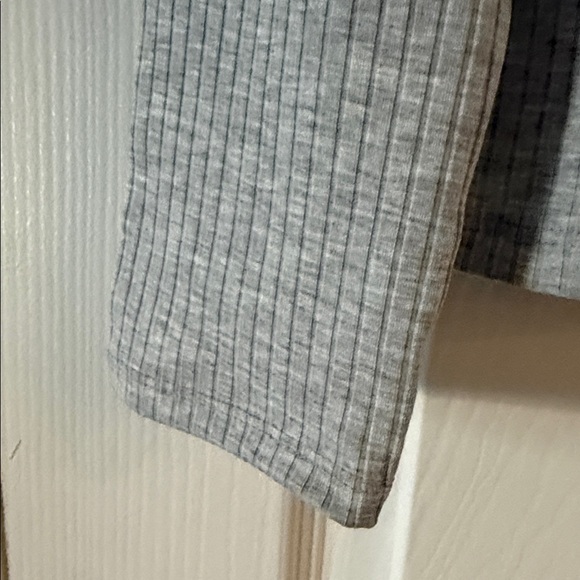 Express Light Gray Ribbed Long Sleeve Top - Picture 5 of 5